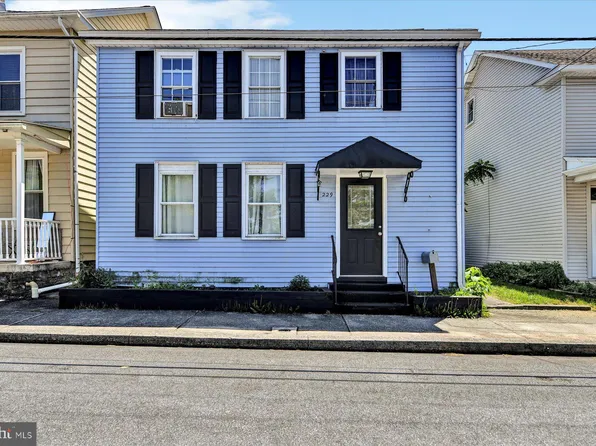 229 W 2nd St, Hummelstown, PA 17036