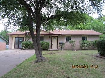 2nd image of 2416 Lindale Ln