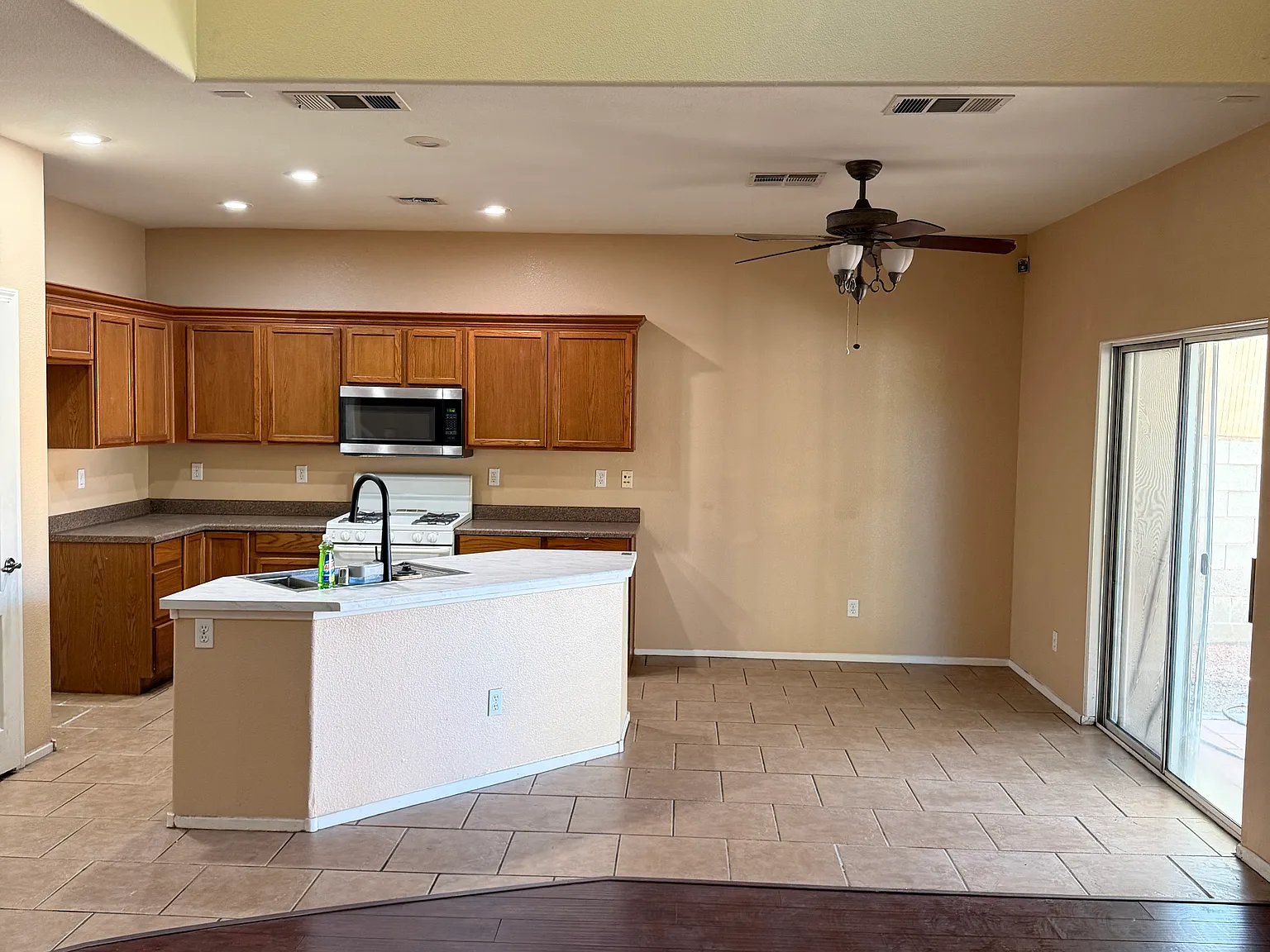 4 bed, 2.5 bath, 2207 sqft, $2,380 — Photo 2