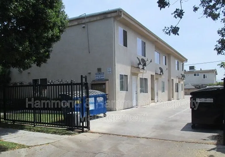 6916 Agnes Ave #4 — Photo 1