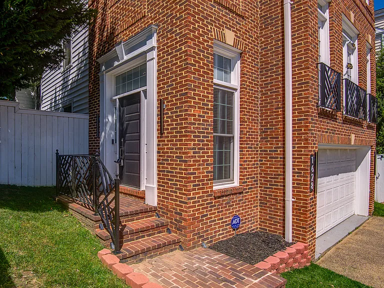 1628 Great Falls St — Photo 2