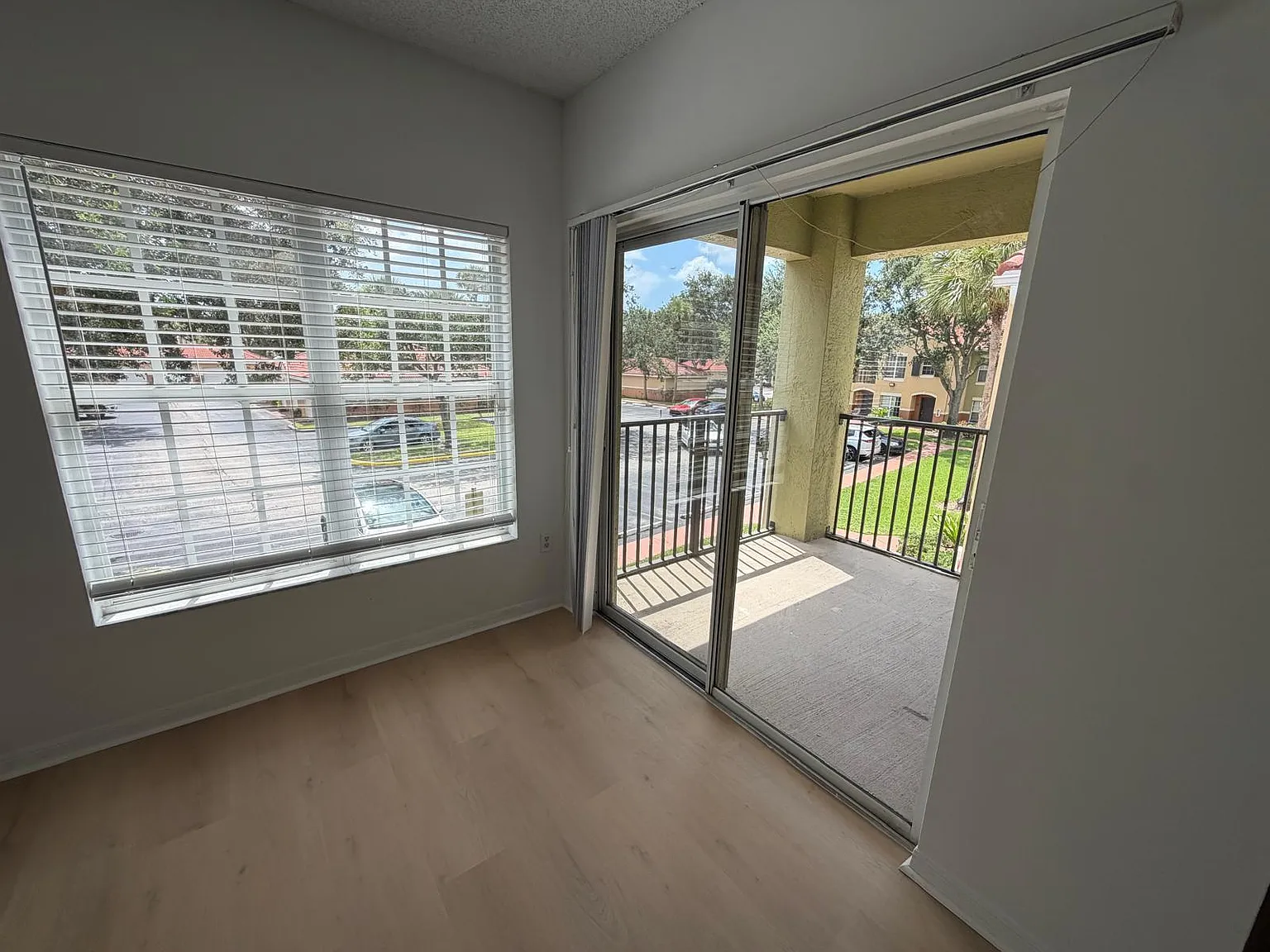 2 bed, 2.0 bath, 1048 sqft, $2,400 — Photo 3