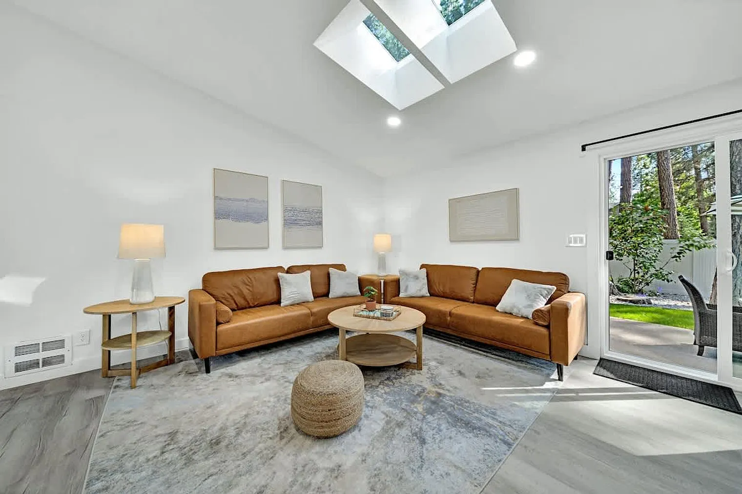 5 bed, 2.0 bath, 2992 sqft, $7,446 — Photo 1