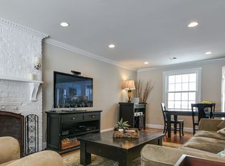 19 Pleasant St, Dover, MA 02030