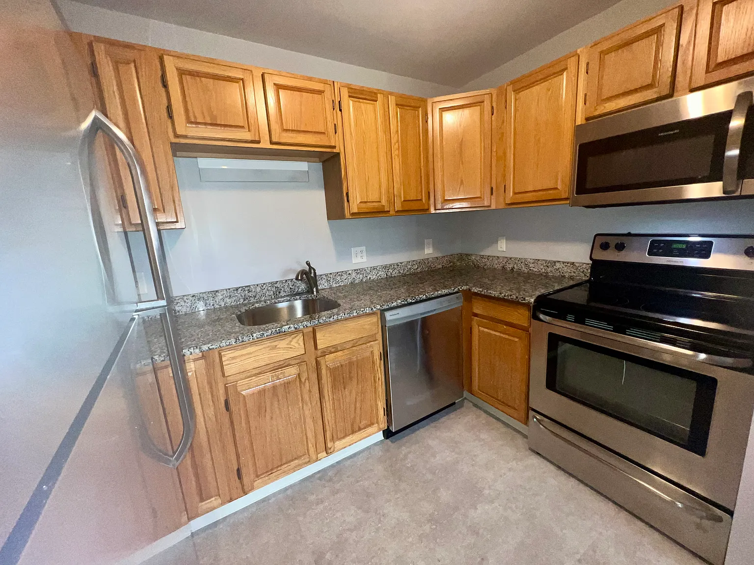 2 bed, 908 sqft, $2,000 — Photo 2
