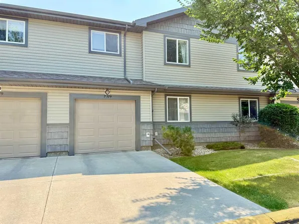 109 S Silkstone Rd W #2, Lethbridge, AB T1J 3A8
