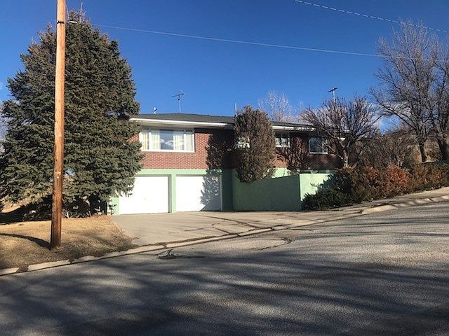 1st image of 422 6th Ave S