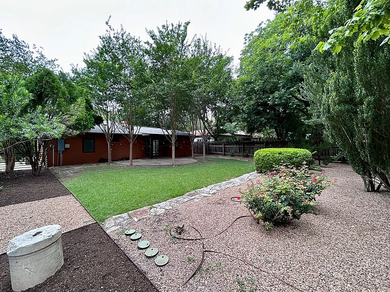1718 Giles St — Photo 20