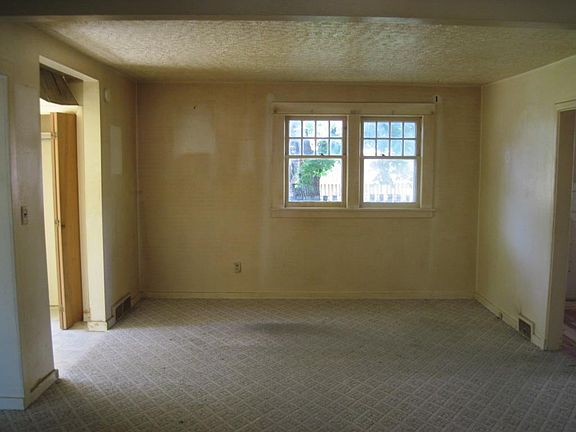 4th image of 3617 E 35th Ave