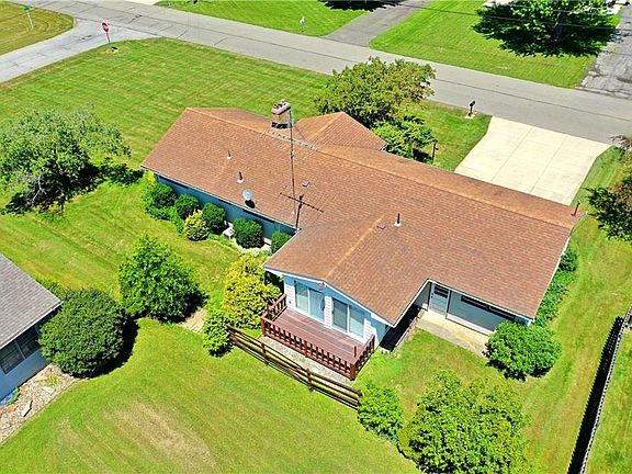 4th image of 233 Pat Ann Dr