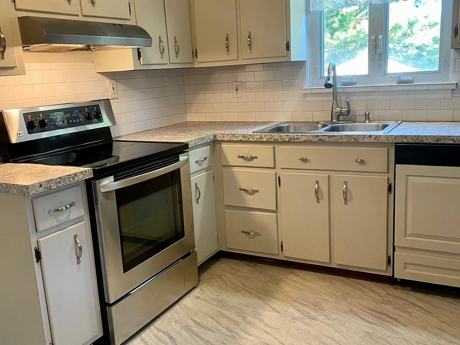 3 bed, 1.5 bath, 1500 sqft, $2,500 — Photo 1