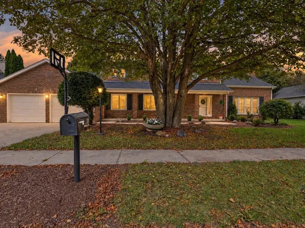 1210 Wilshire Ct, Champaign, IL 61821