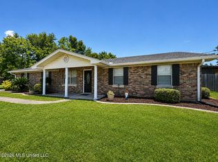 904 Waveland Ave, Waveland, MS 39576