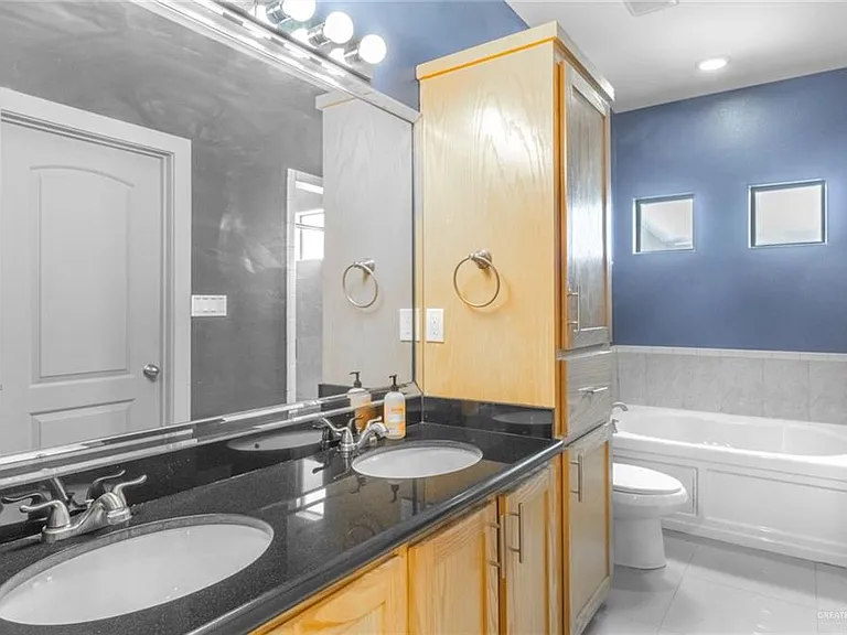 1321 E Camellia Ave #4 — Photo 8