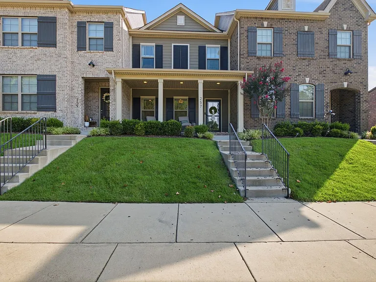 257 Claremont Ct — Photo 1
