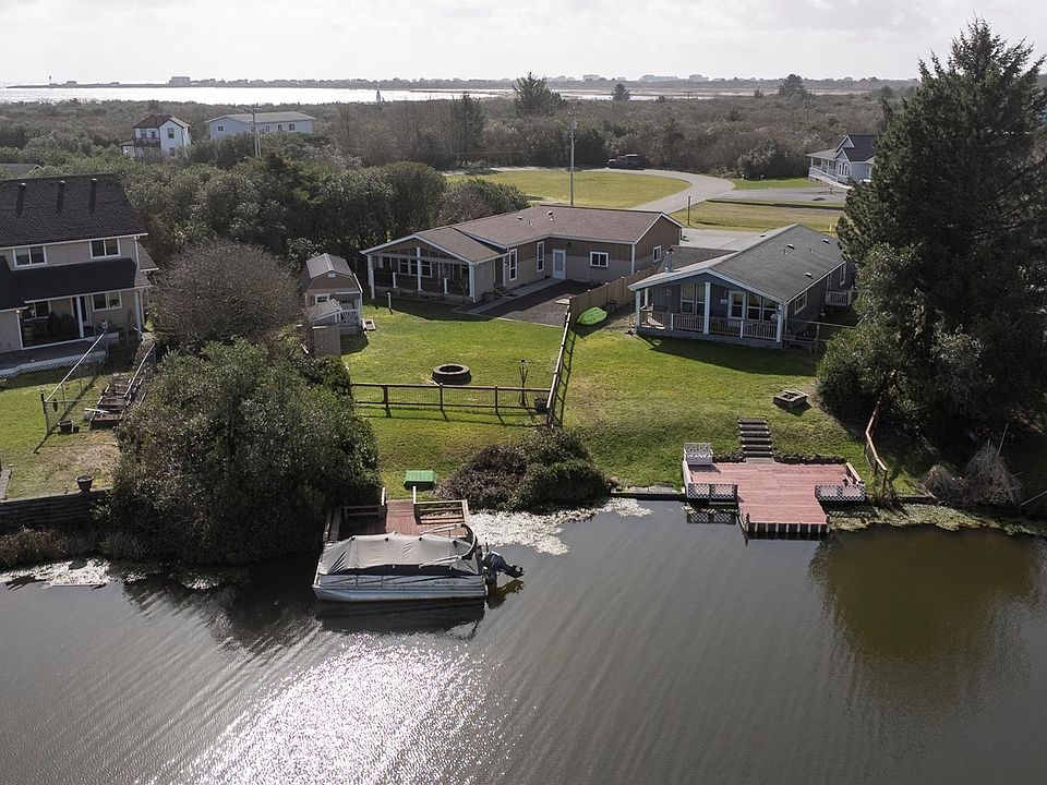 1st image of 124 Marine View Drive SE