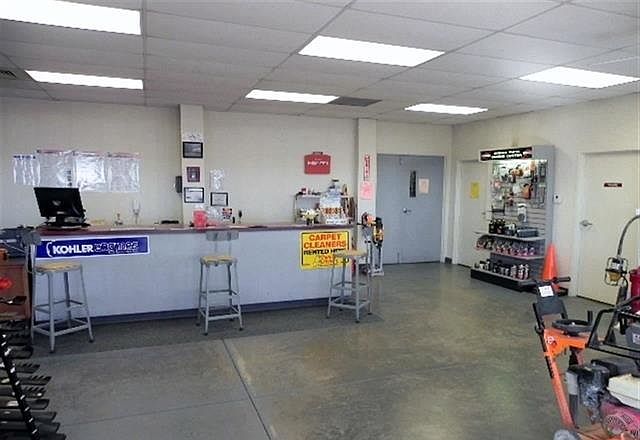 2nd image of 911 Airport Rd