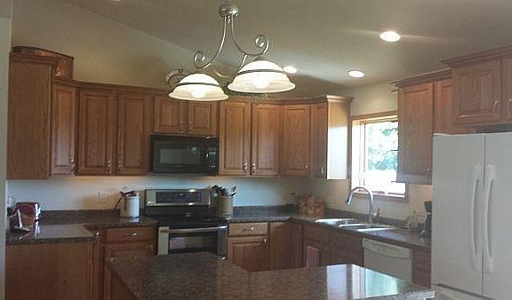 Open kitchen, center island