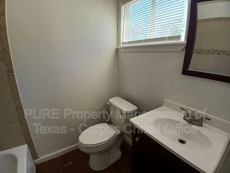 901 Furman Ave #D — Photo 13