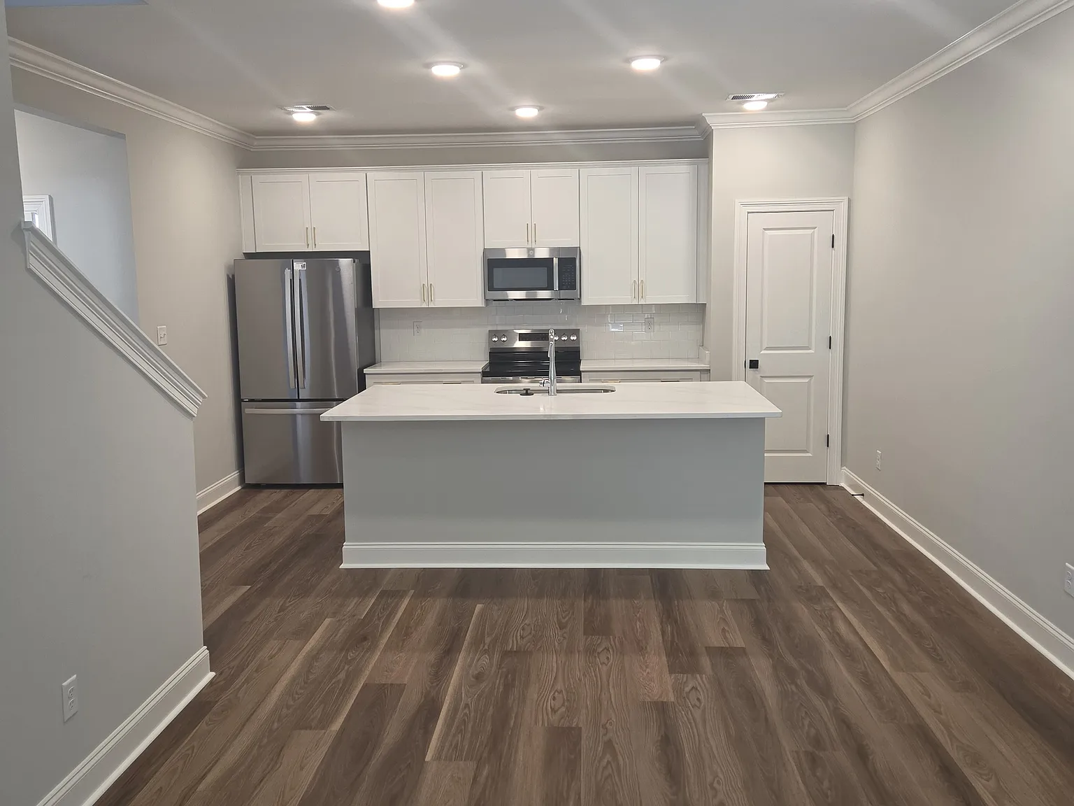 3 bed, 3.5 bath, 1620 sqft, $2,650 — Photo 2