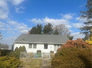 3 Meadow Lark Dr, Westerly, RI 02891