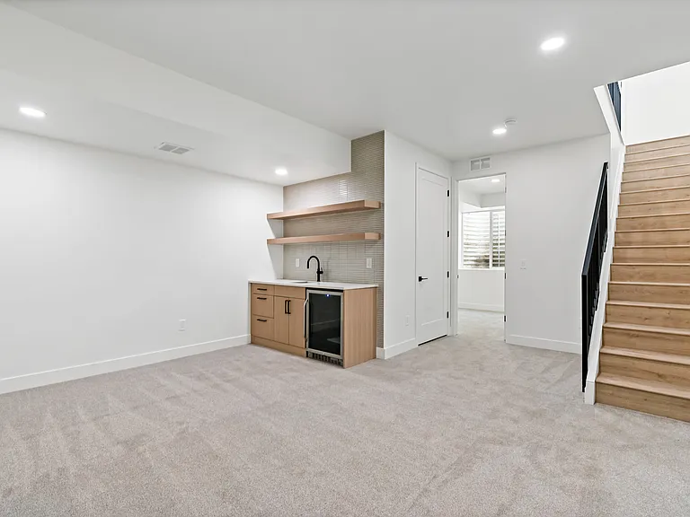 1273 Meade St — Photo 11