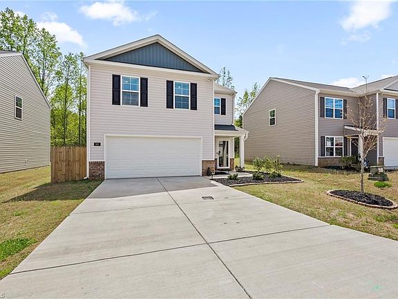2nd image of 166 Carriage Cove Cir