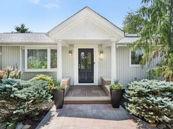 216 Glen Crest Dr, Branchburg Twp., NJ 08853