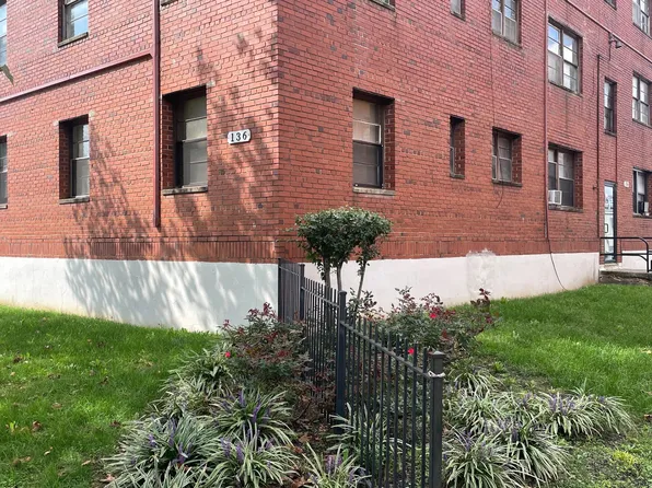 136 Kenilworth Ave Ne