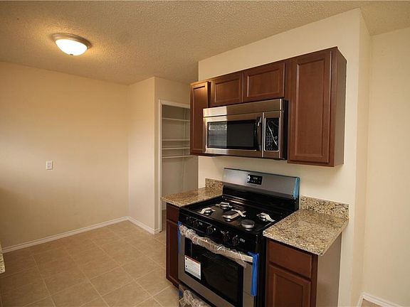 3rd image of 4833 Salem Dr