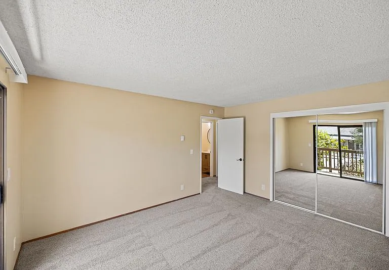 Park Plaza Apartments — Photo 25
