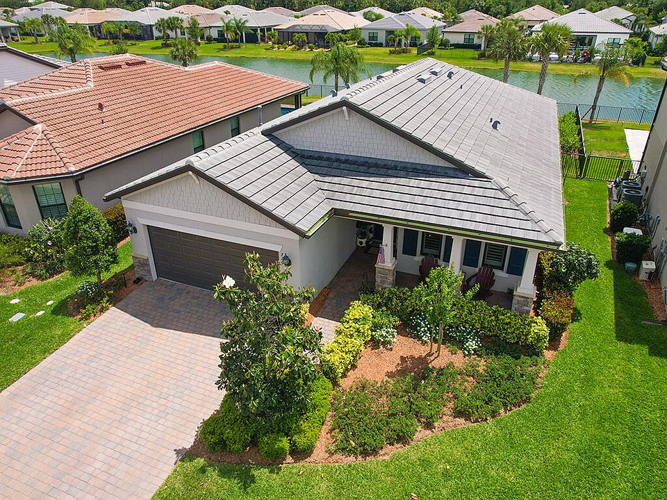 1st image of 720 S E Boboli Way