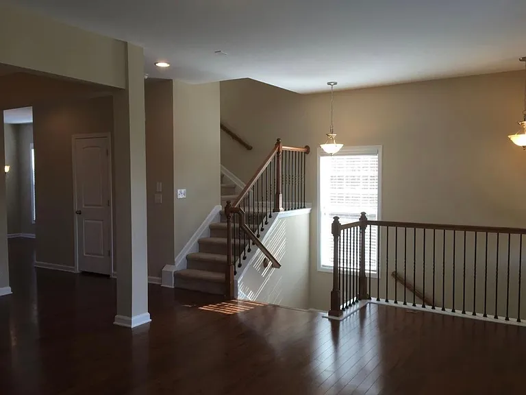 631 Greencrest Ln — Photo 6