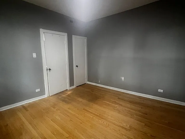 Hyde Park Apartments — Photo 17