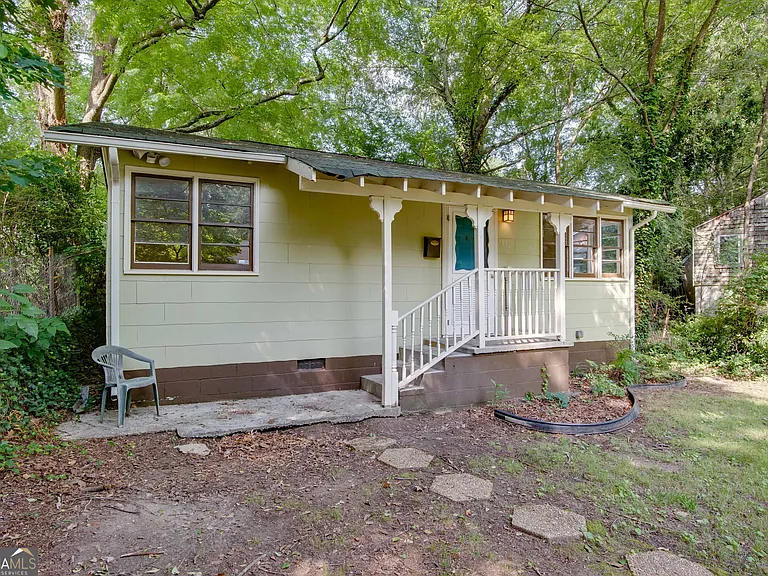 1318 Elizabeth Ln #B — Photo 2