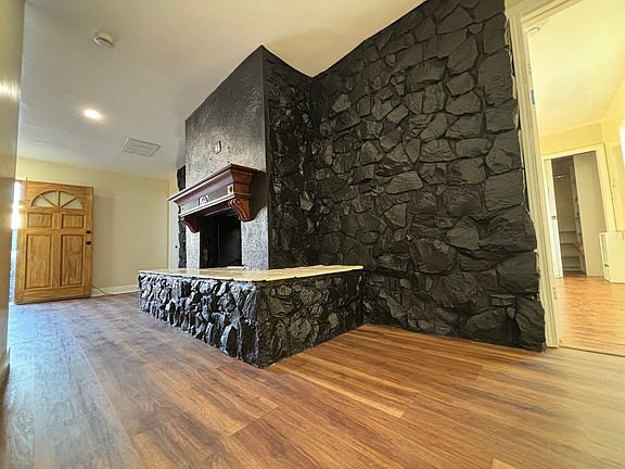 3rd image of 1336 W 73rd St #B5
