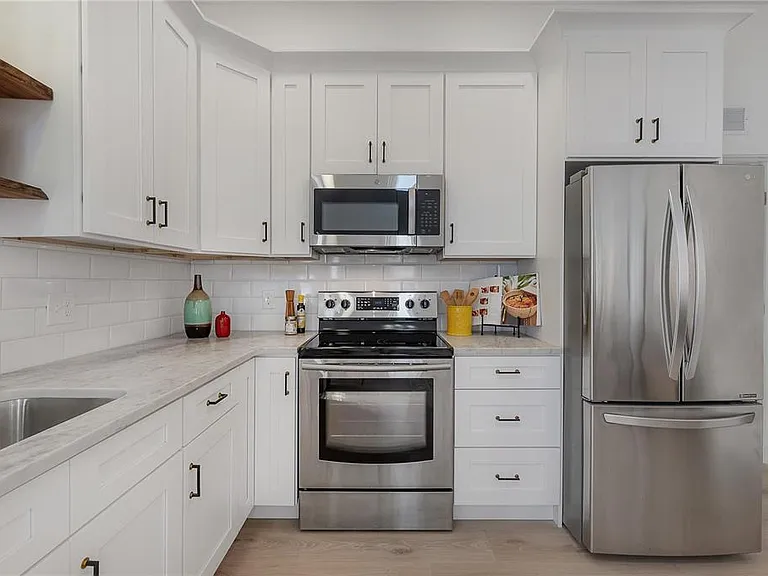 408 E Amelia Ave — Photo 12