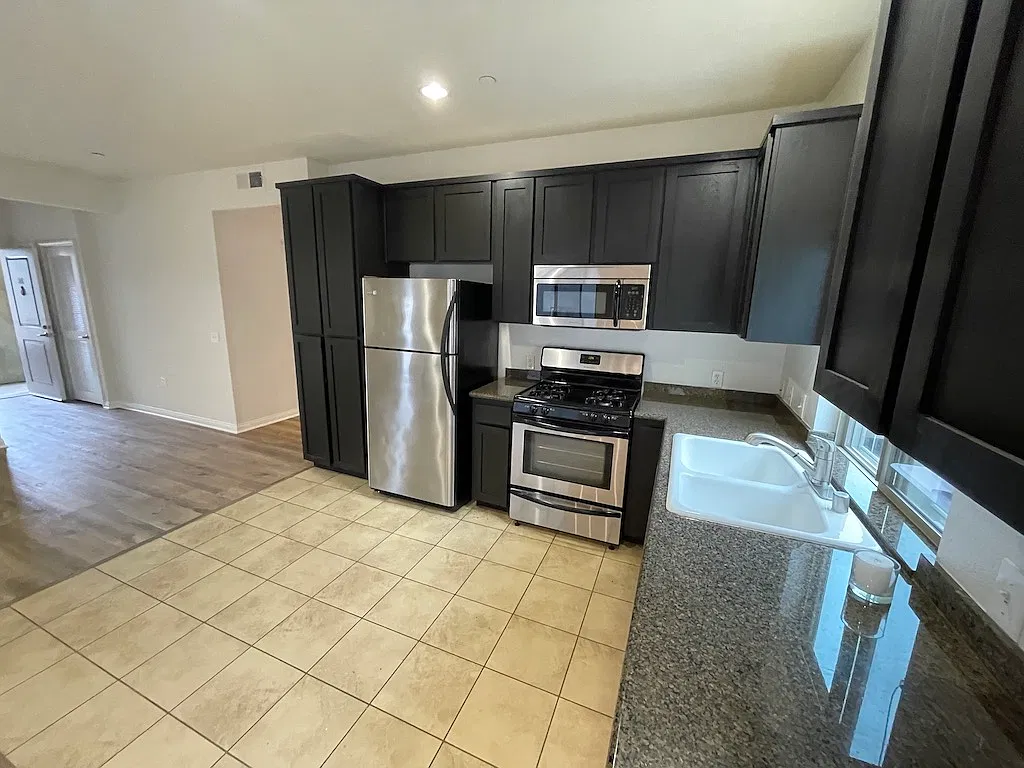 2 bed, 1021 sqft, $2,795 — Photo 4