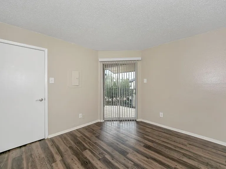 Oak Meadow Apartments — Photo 12
