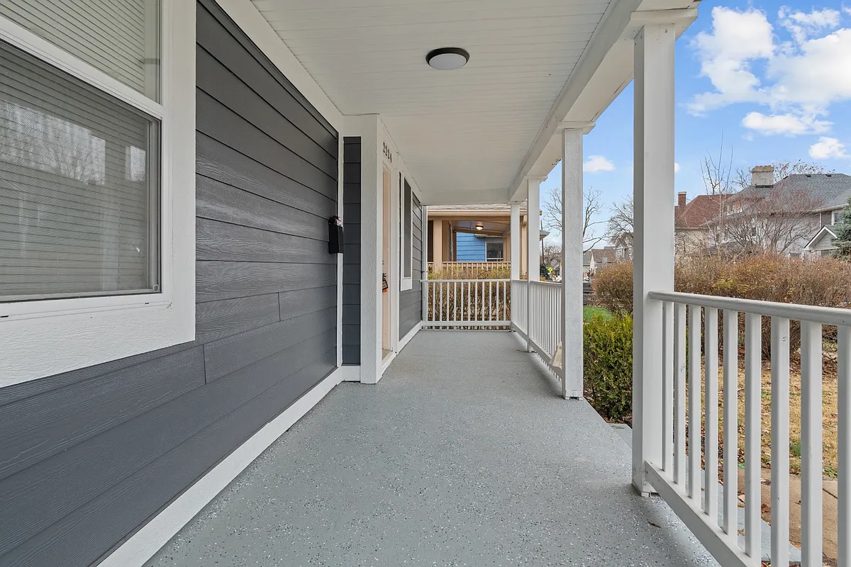 Property Photo - 2224 N Kenwood Ave