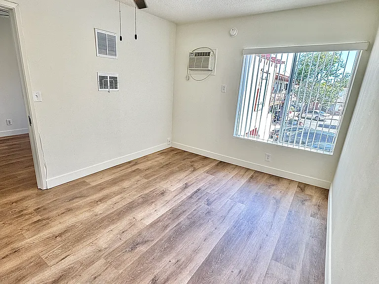 Whitsett Ave — Photo 11