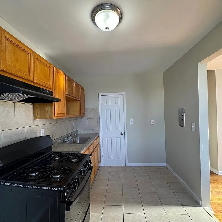 76 N 9th St #14BB