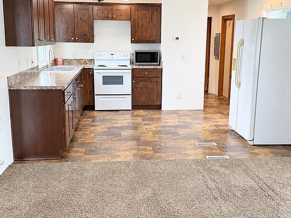 4th image of 715 Center St E Space 21