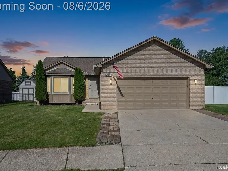 45925 Ashwood Ln — Photo 1