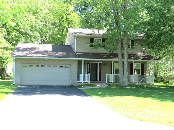 12512 Hickory Dr, Conneaut Lake, PA 16316