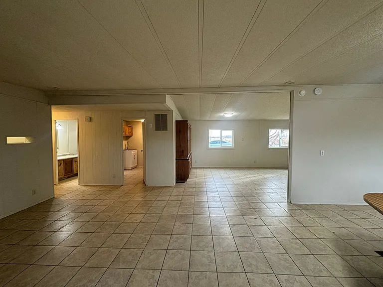 170 S Outlook Rd — Photo 5