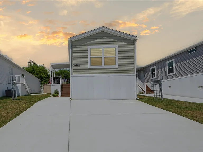 Holiday Village — Photo 5