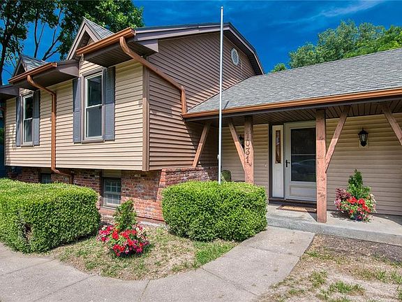 3rd image of 1031 Dunwich Dr