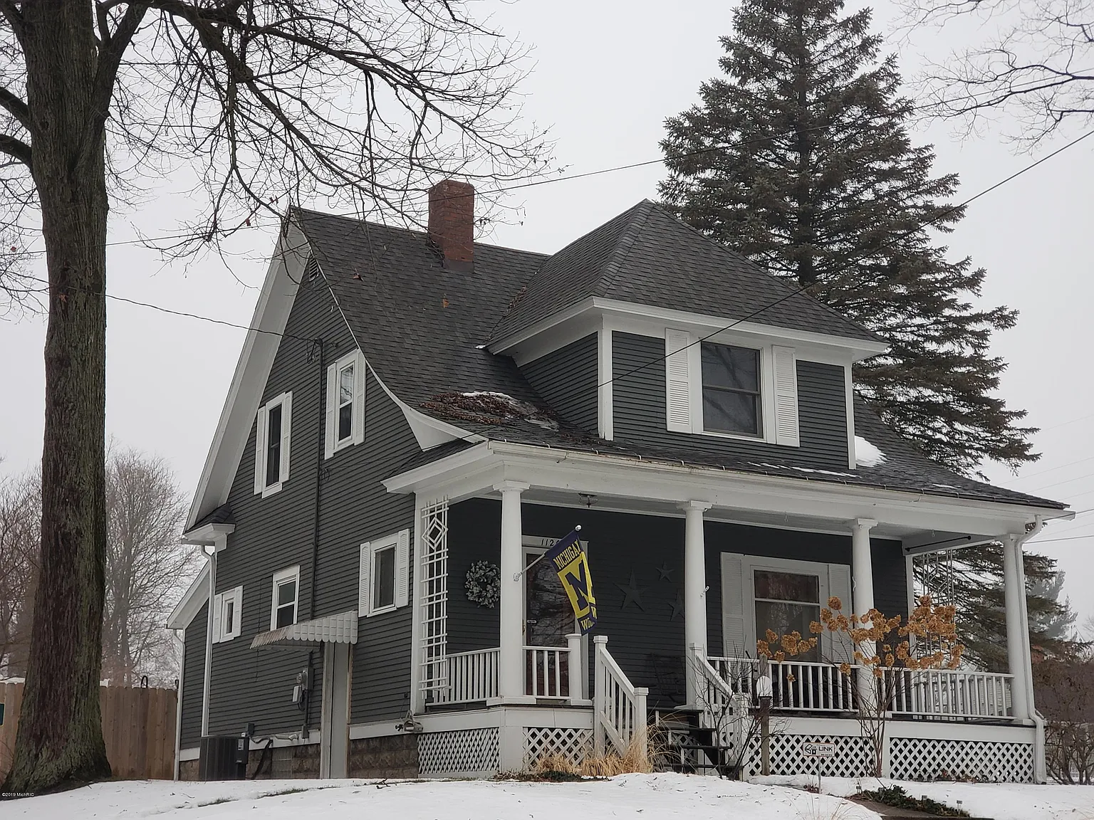 1120 S Jefferson St photo 1