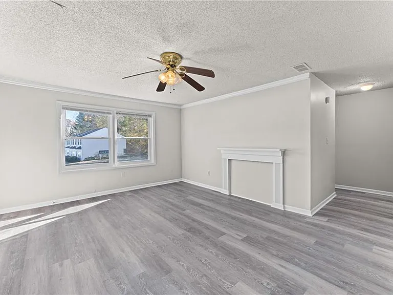 121 Mark Twain Cir — Photo 6